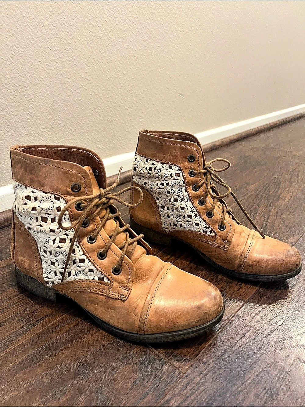 Steve Madden Brown & White Lace Up Boots